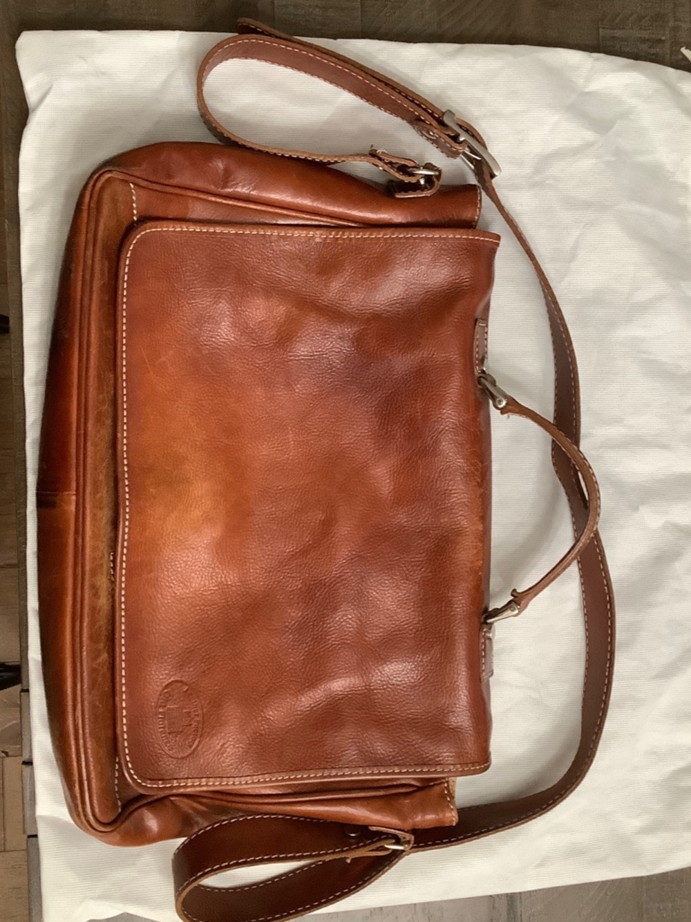 Men's Leather Messenger Bag in Chestnut Brown